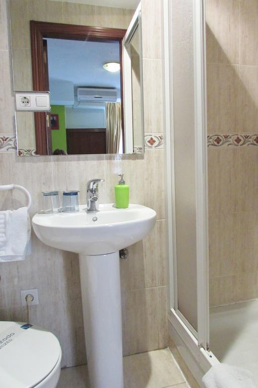 Hostal Nuevas Naciones Γρανάδα Εξωτερικό φωτογραφία